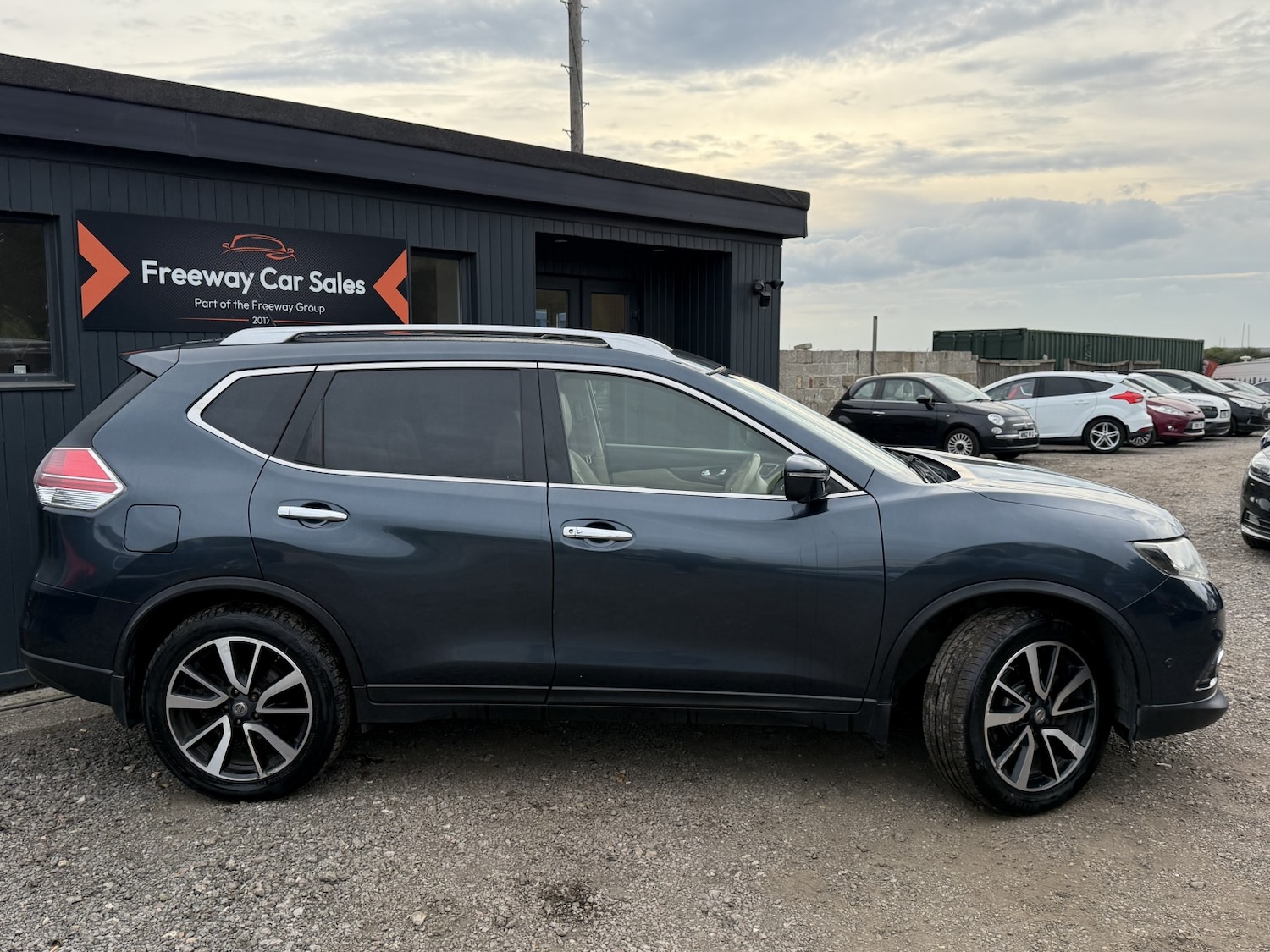 Used Nissan X-Trail 2015 for sale - 76120322: Photo 2