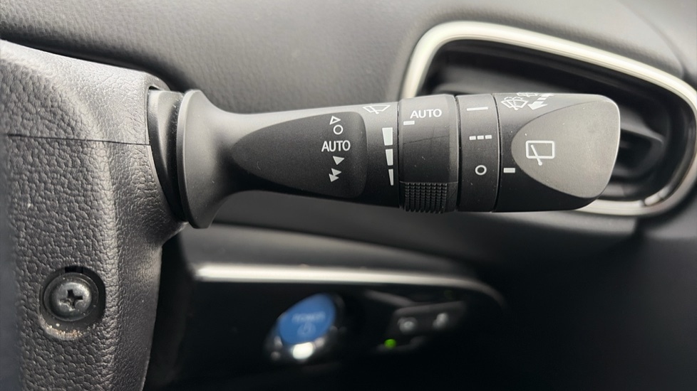 Used Toyota Prius 2020 for sale - 76672566: Photo 24