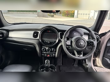 Used MINI Hatch 2024 for sale - 76350840: Photo