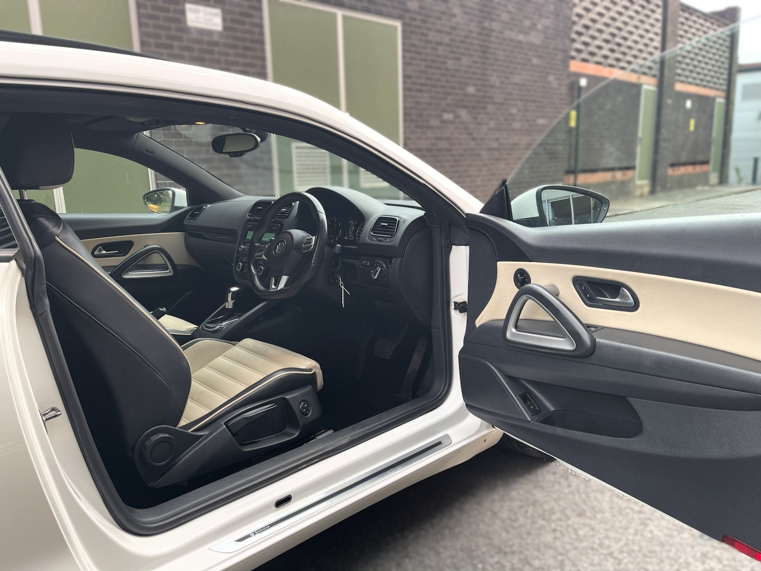 Used Volkswagen Scirocco 2011 for sale - 76170805: Photo 12