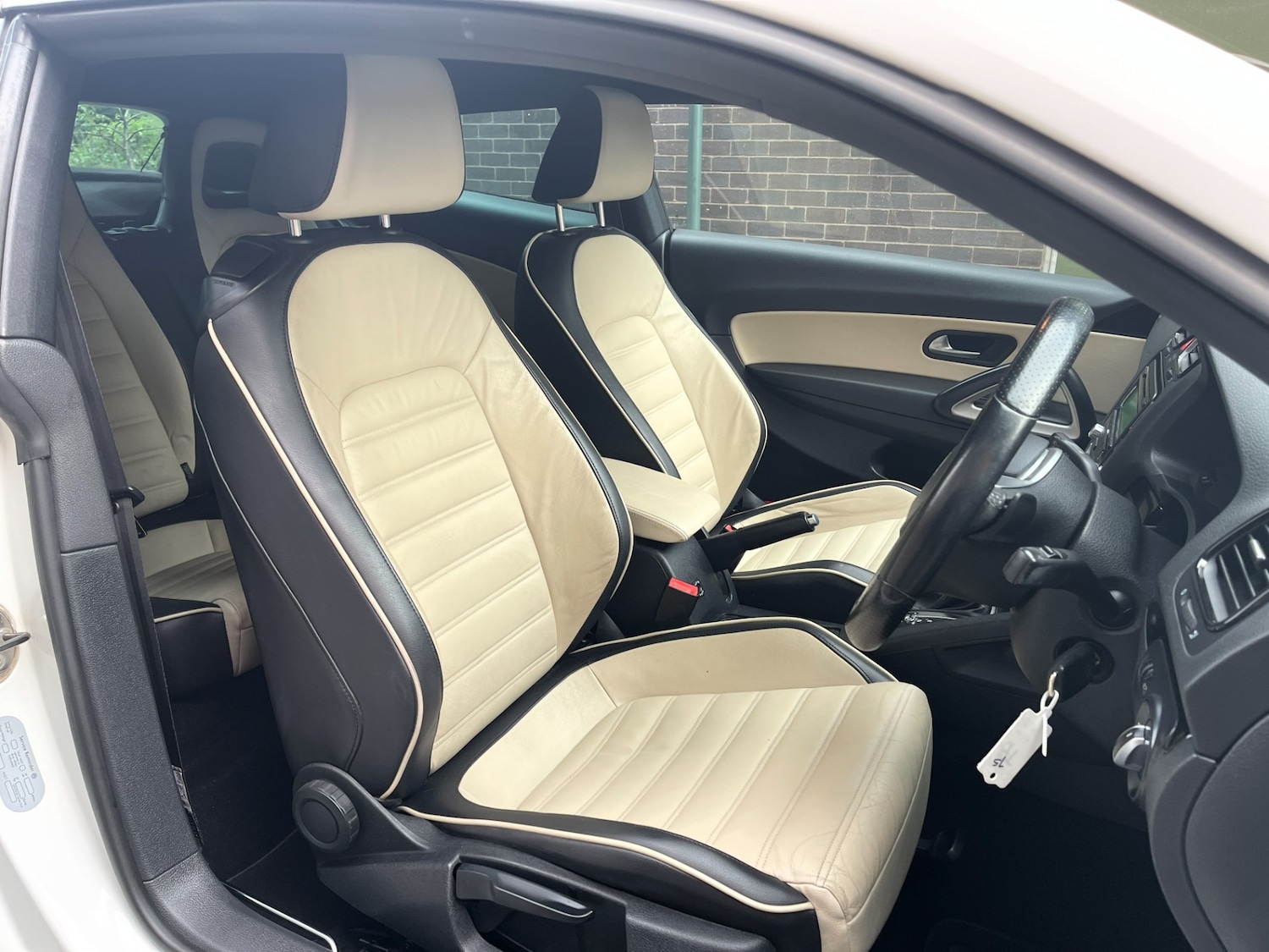 Used Volkswagen Scirocco 2011 for sale - 76170805: Photo 3