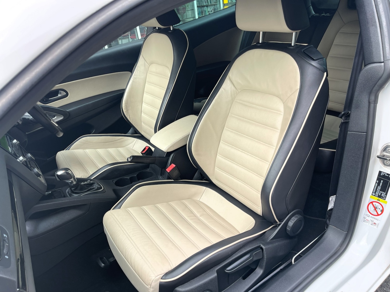 Used Volkswagen Scirocco 2011 for sale - 76170805: Photo 45