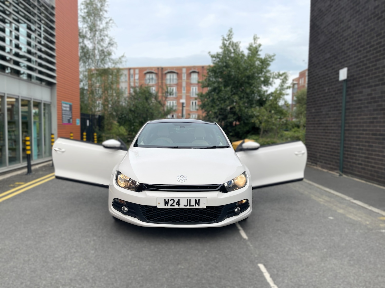 Used Volkswagen Scirocco 2011 for sale - 76170805: Photo 77