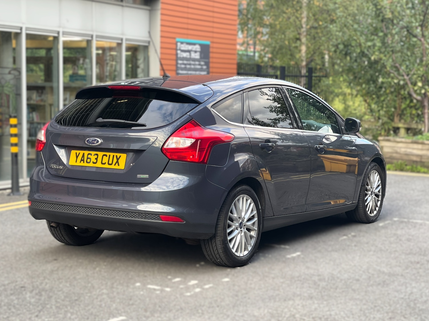 Used Ford Focus 2014 for sale - 76018581: Photo 2