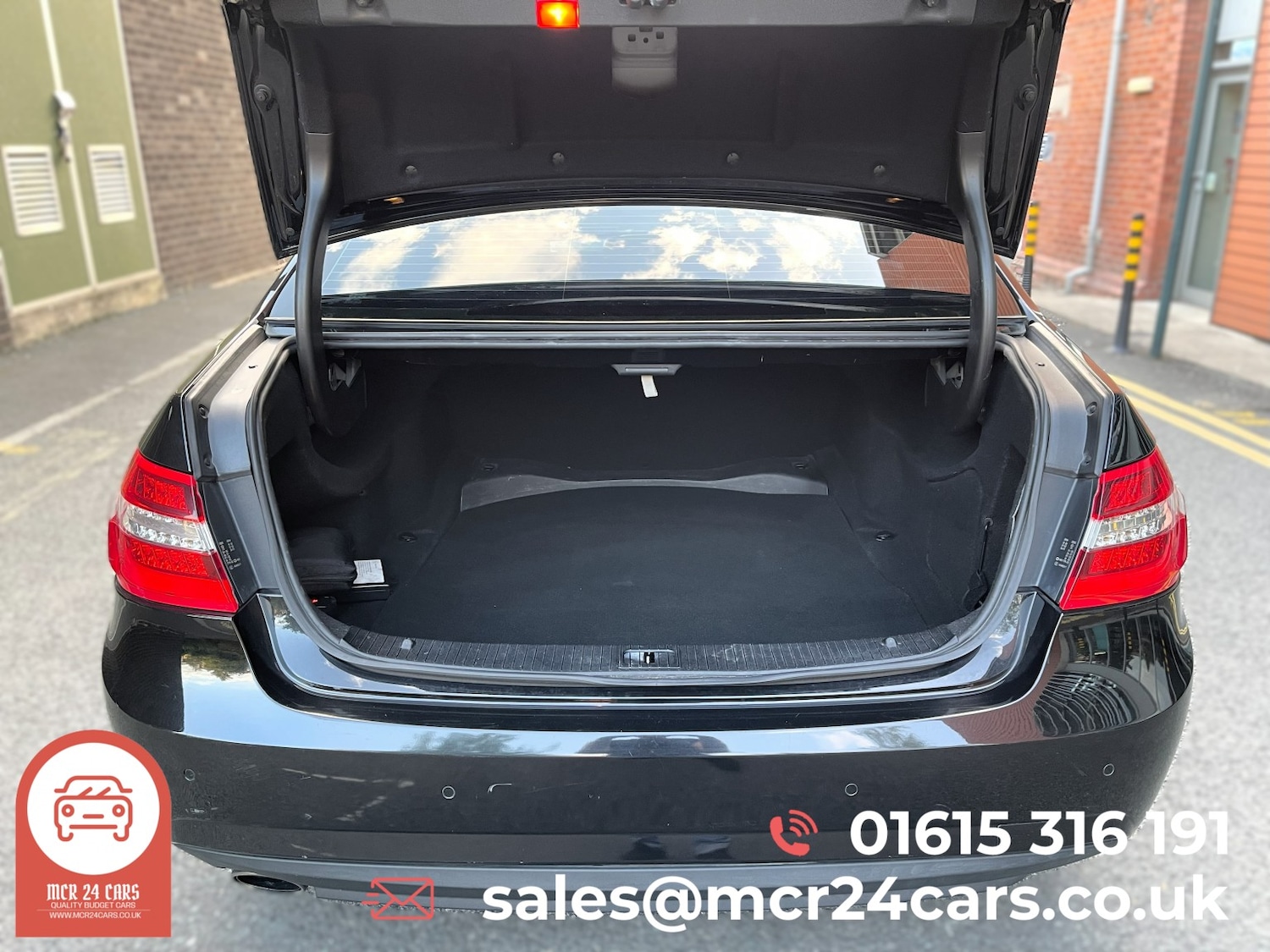 Used Mercedes-Benz E Class 2011 for sale - 76605925: Photo 26