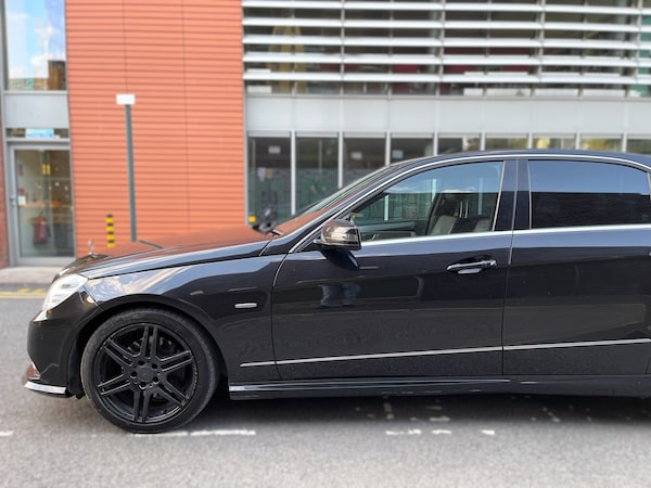 Used Mercedes-Benz E Class 2011 for sale - 75557290: Photo 38