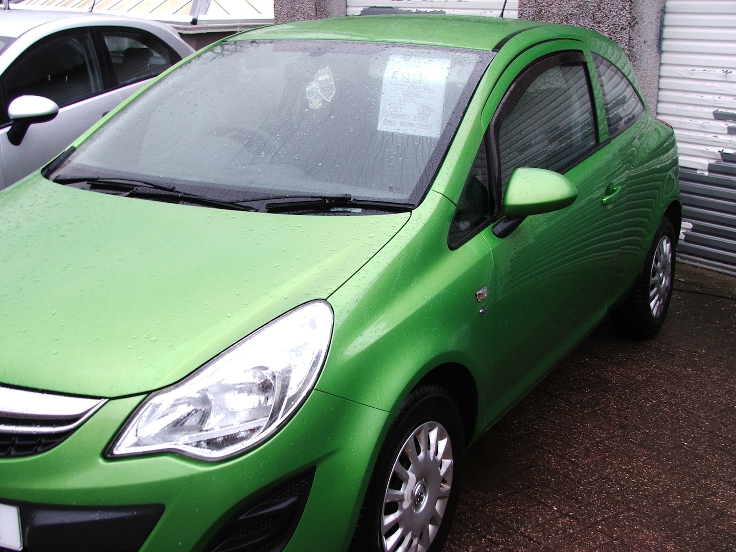 Used Vauxhall Corsa 2011 for sale - 77300347: Photo 2