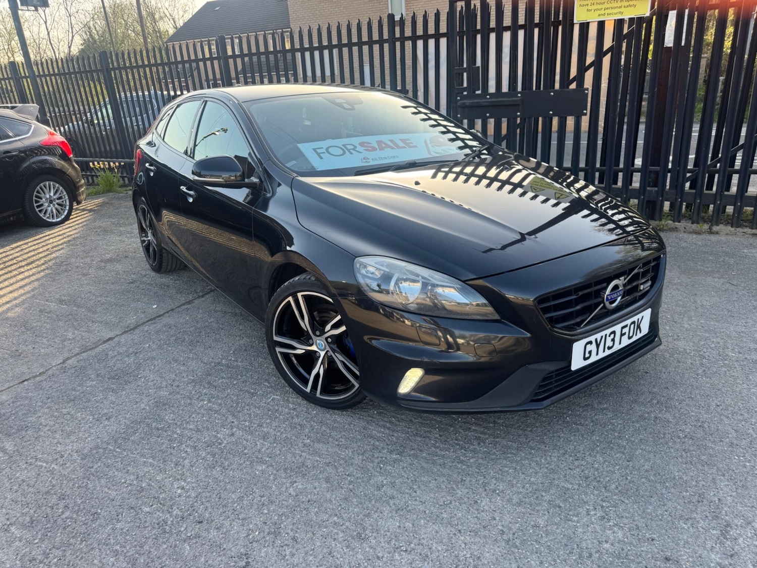 Used Volvo V40 2013 for sale - 78170271: Photo 2