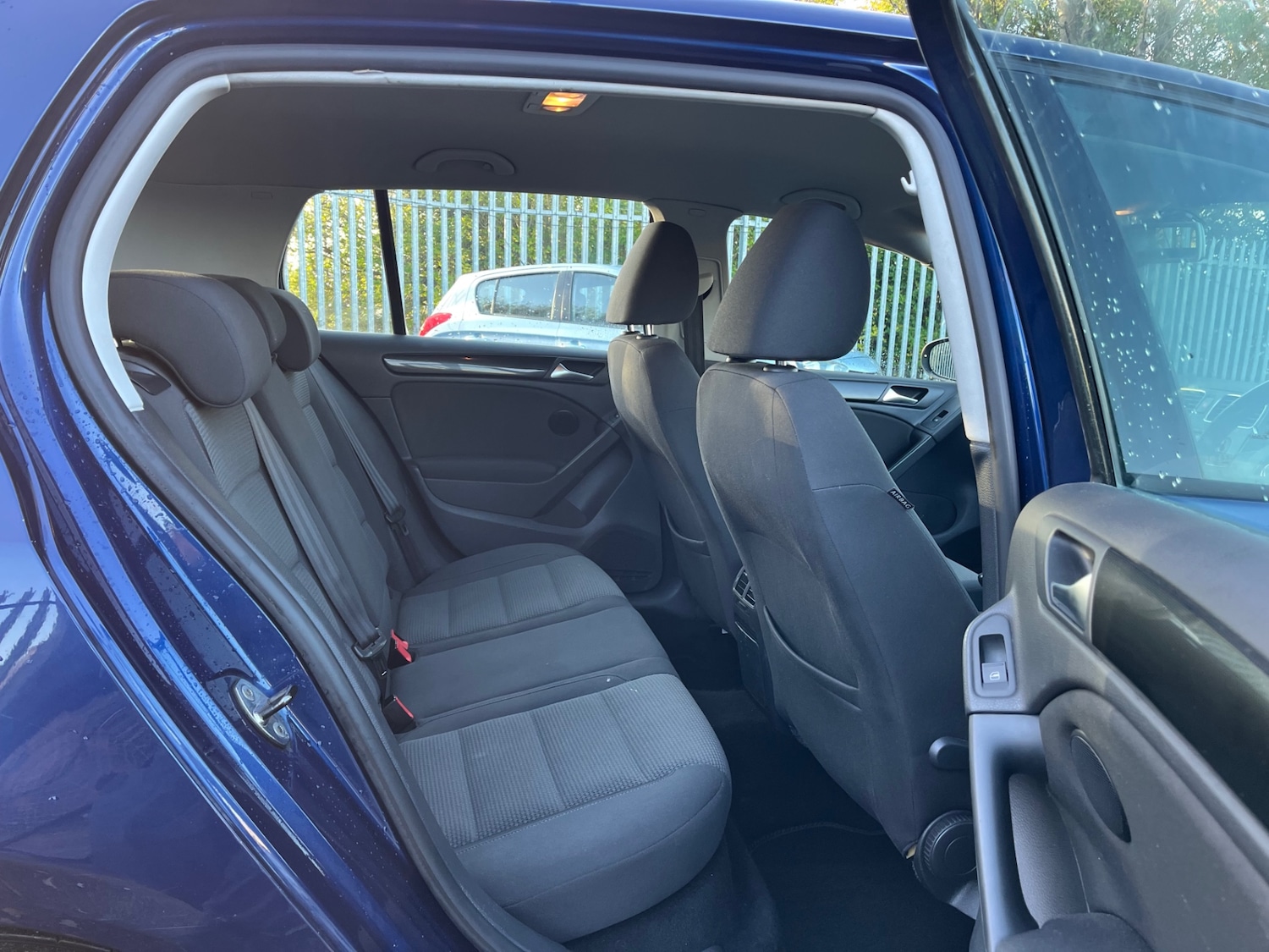 Used Volkswagen Golf 2010 for sale - 76782309: Photo 36