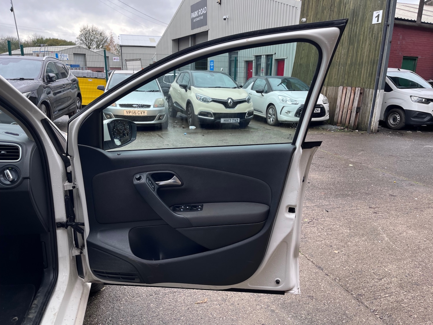 Used Volkswagen Polo 2010 for sale - 76748493: Photo 13