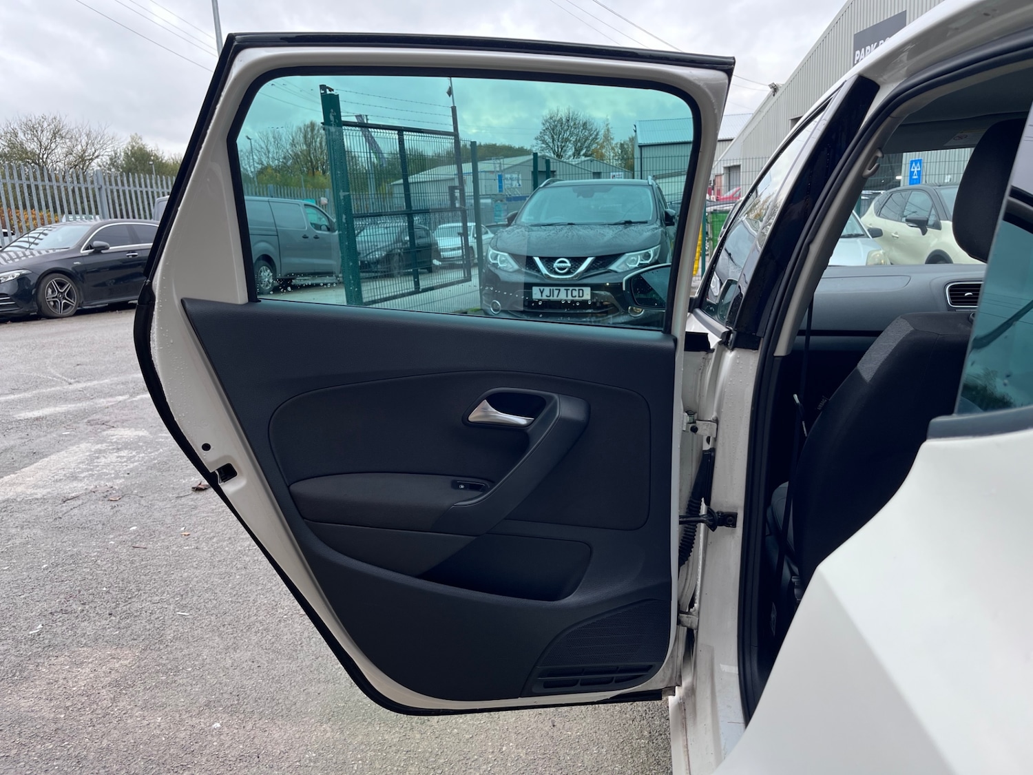 Used Volkswagen Polo 2010 for sale - 76748493: Photo 21