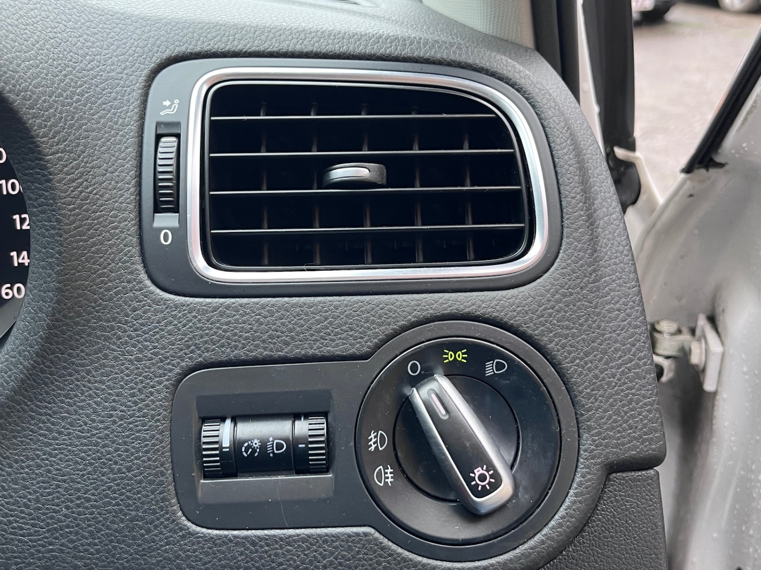 Used Volkswagen Polo 2010 for sale - 76748493: Photo 25