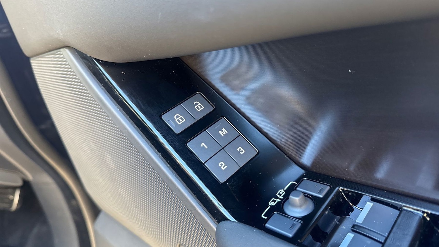 Used Land Rover Range Rover Velar 2026 for sale - 77280573: Photo 23