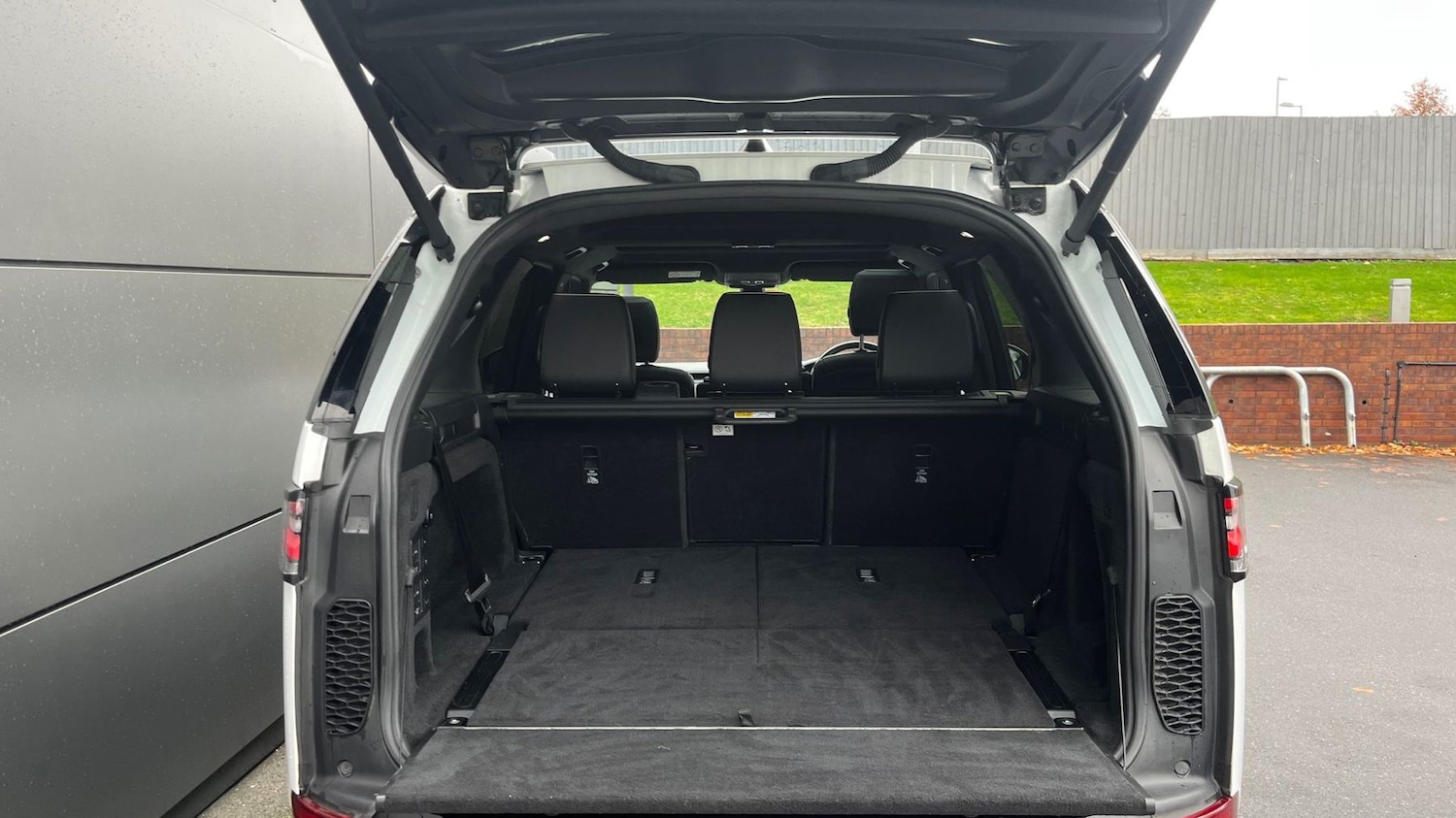 Used Land Rover Discovery 2018 for sale - 77052422: Photo 10