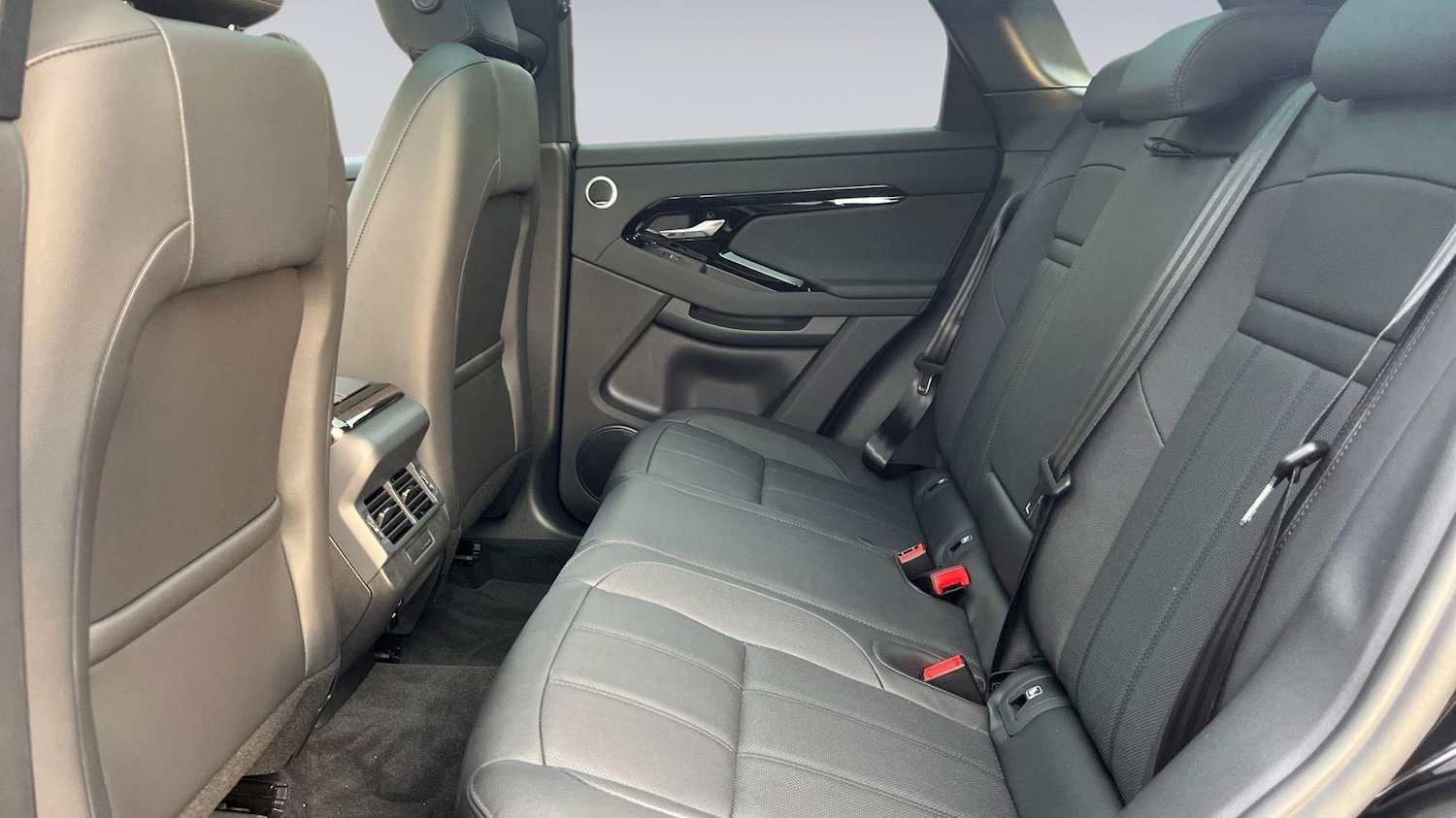 Used Land Rover Range Rover Evoque 2025 for sale - 76551832: Photo 4