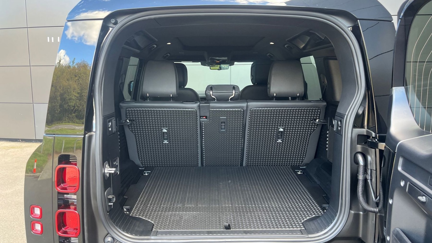 Used Land Rover Defender 2025 for sale - 76123922: Photo 10