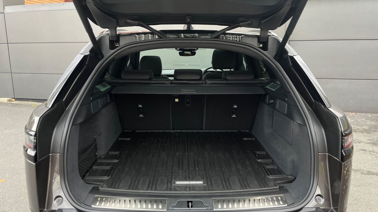 Used Land Rover Range Rover Velar 2025 for sale - 76551836: Photo 10