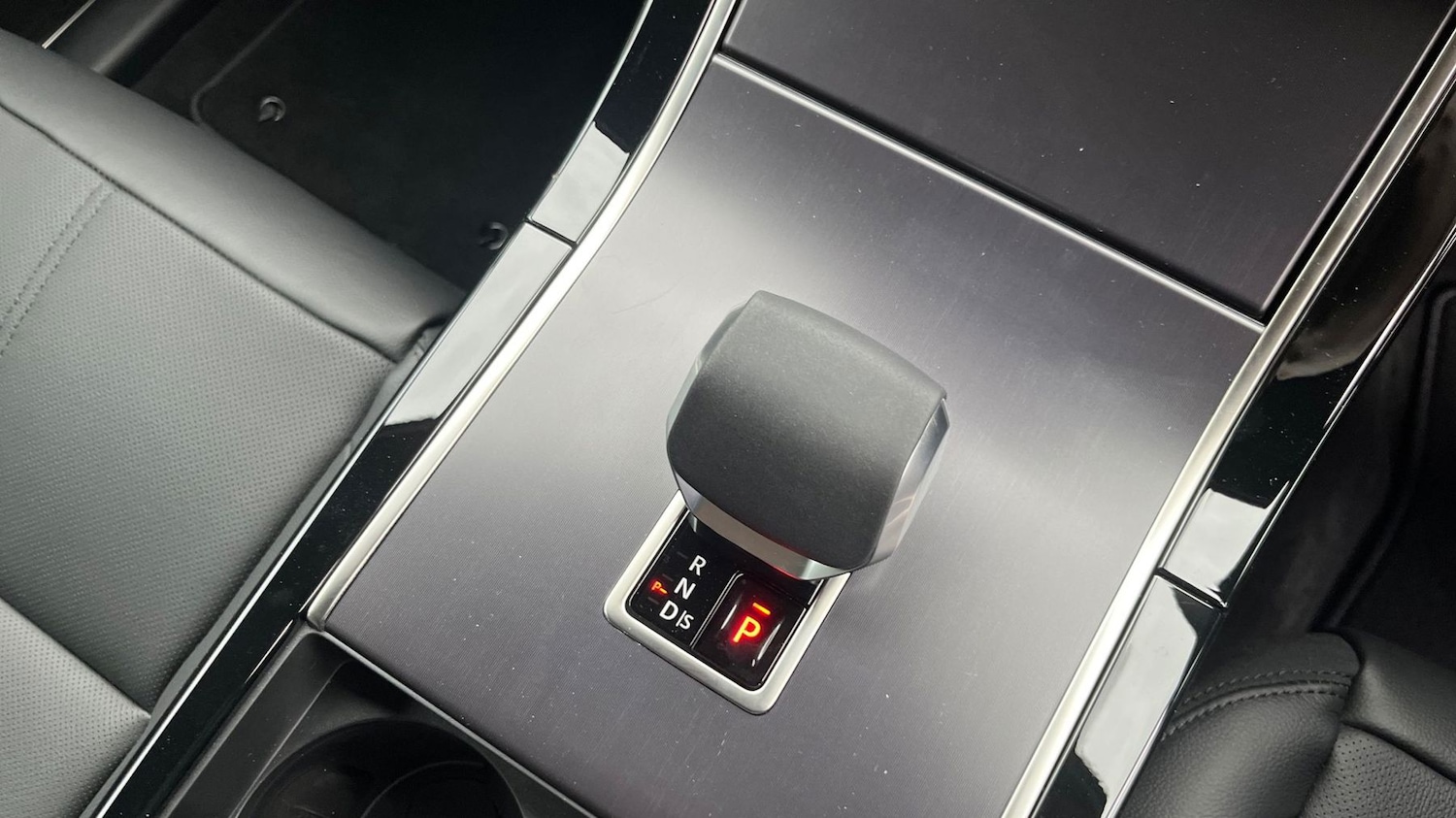 Used Land Rover Range Rover Velar 2025 for sale - 76551836: Photo 13