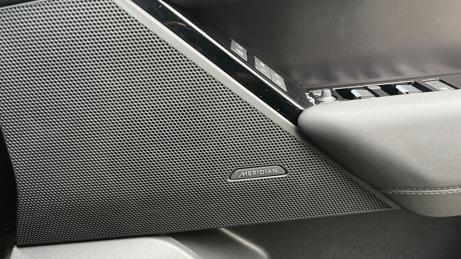 Used Land Rover Range Rover Velar 2025 for sale - 76551836: Photo 23