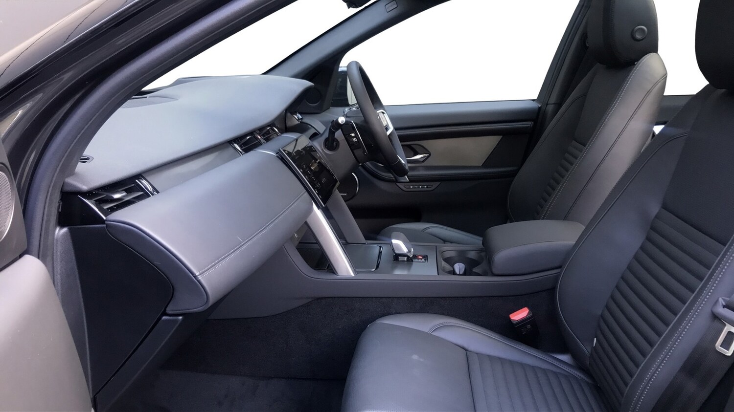 Used Land Rover Discovery Sport 2024 for sale - 76111363: Photo 3