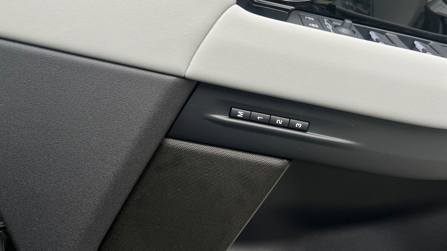 Used Land Rover Range Rover Evoque 2025 for sale - 76123987: Photo 24