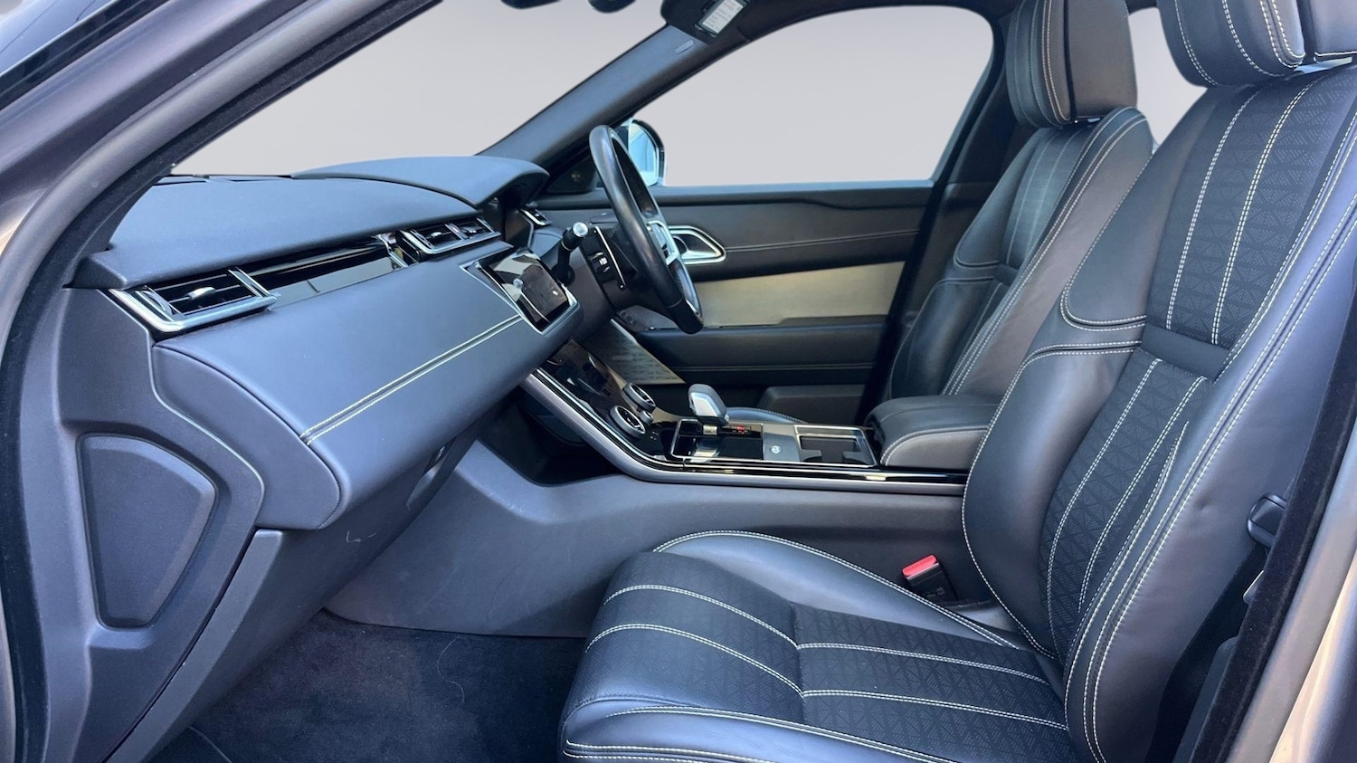 Used Land Rover Range Rover Velar 2022 for sale - 76111632: Photo 3