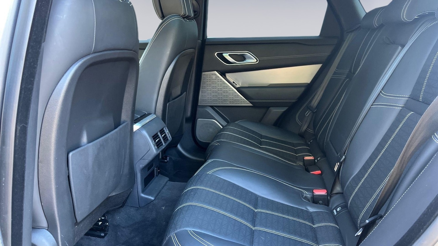 Used Land Rover Range Rover Velar 2022 for sale - 76111632: Photo 4