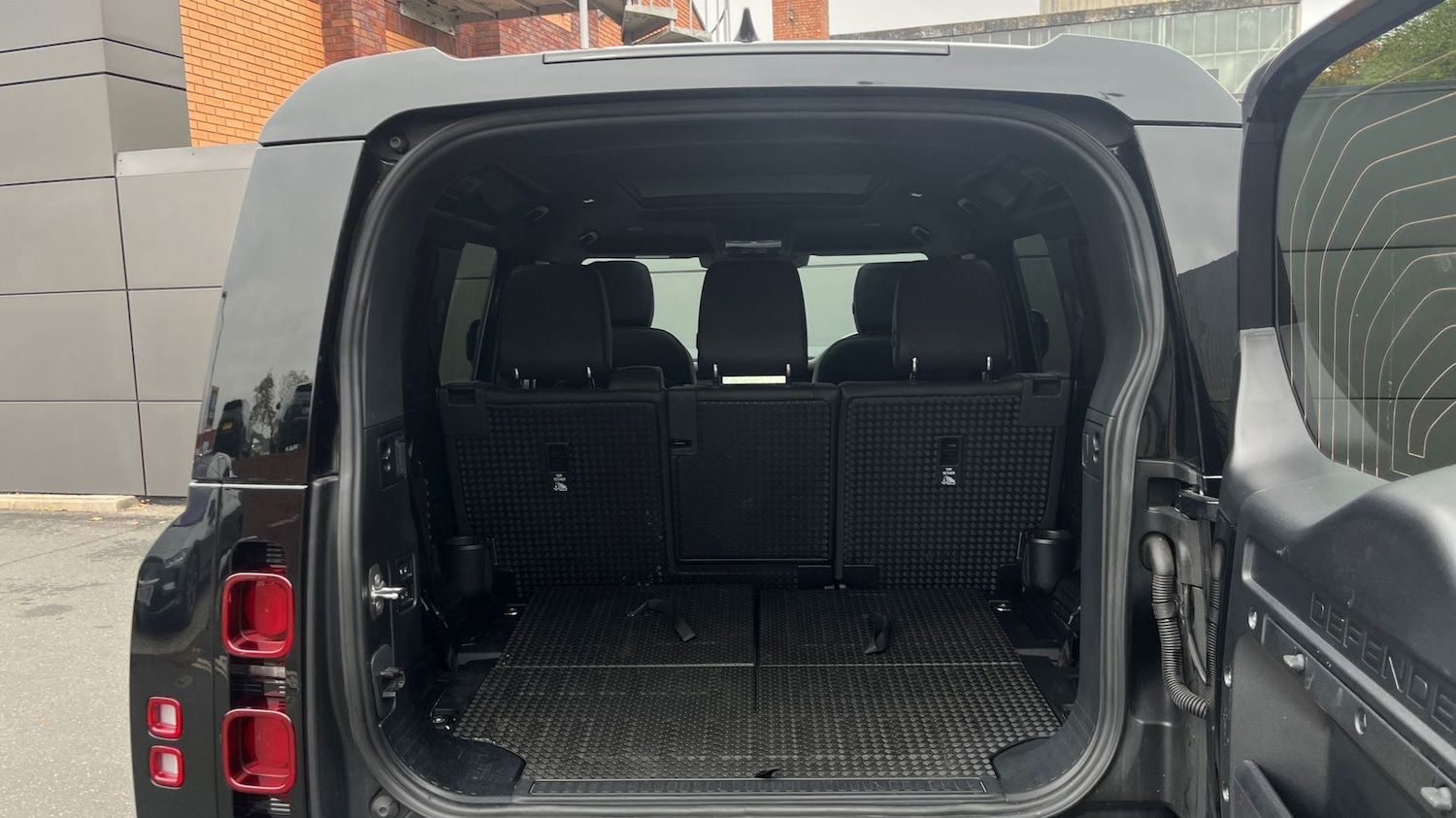 Used Land Rover Defender 2023 for sale - 77176925: Photo 10