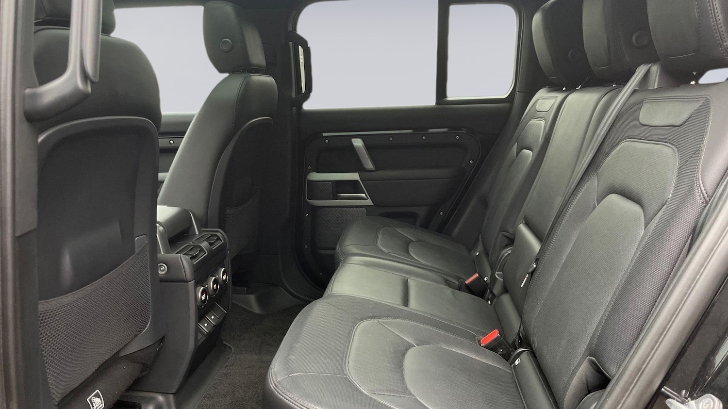 Used Land Rover Defender 2023 for sale - 77176925: Photo 4