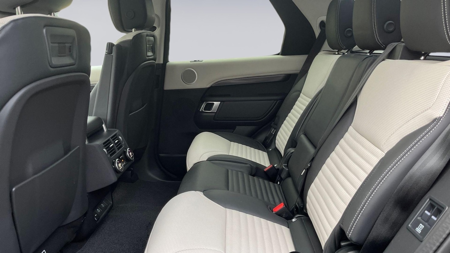 Used Land Rover Discovery 2025 for sale - 76551841: Photo 4