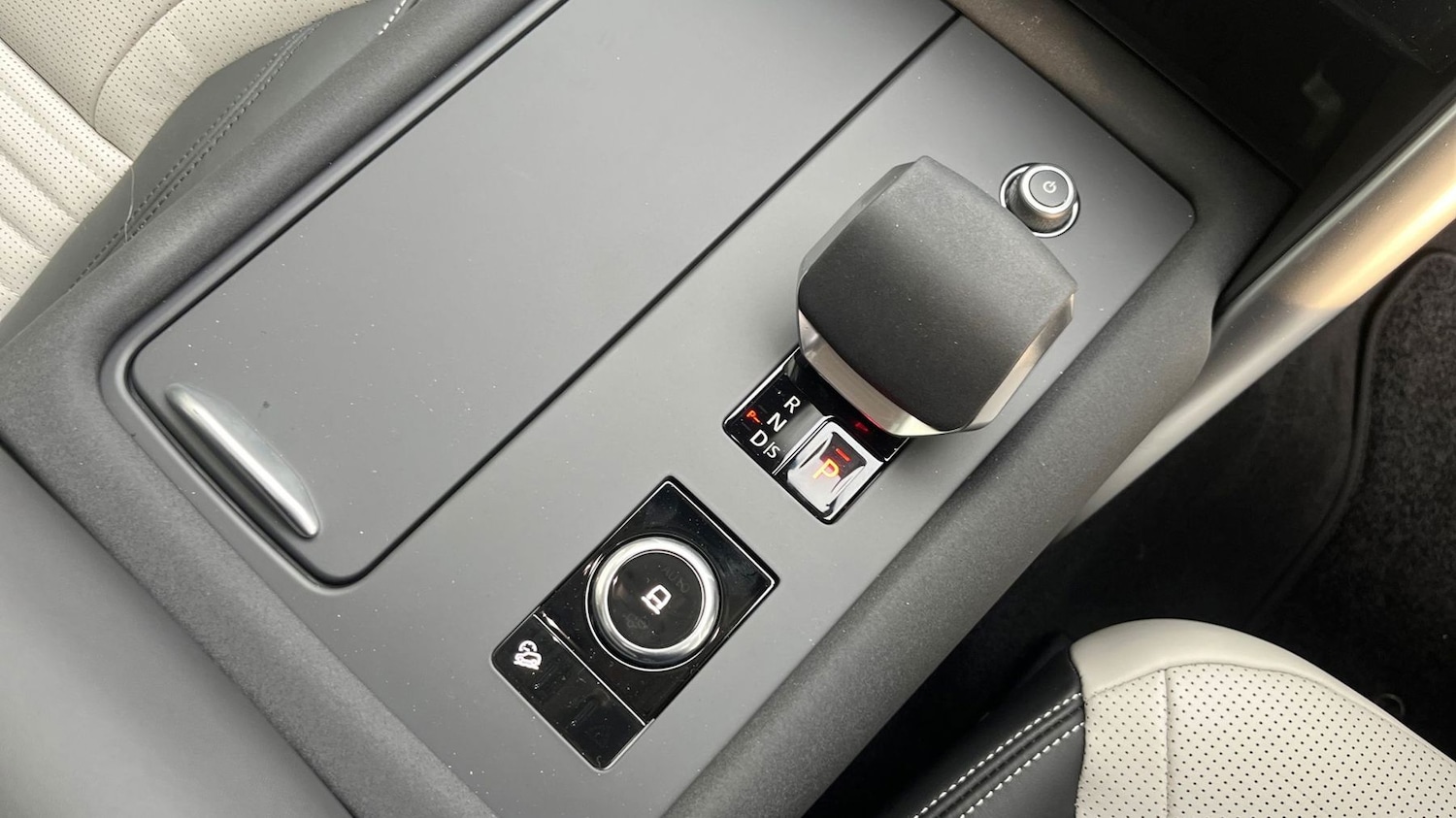 Used Land Rover Discovery 2025 for sale - 77177480: Photo 13