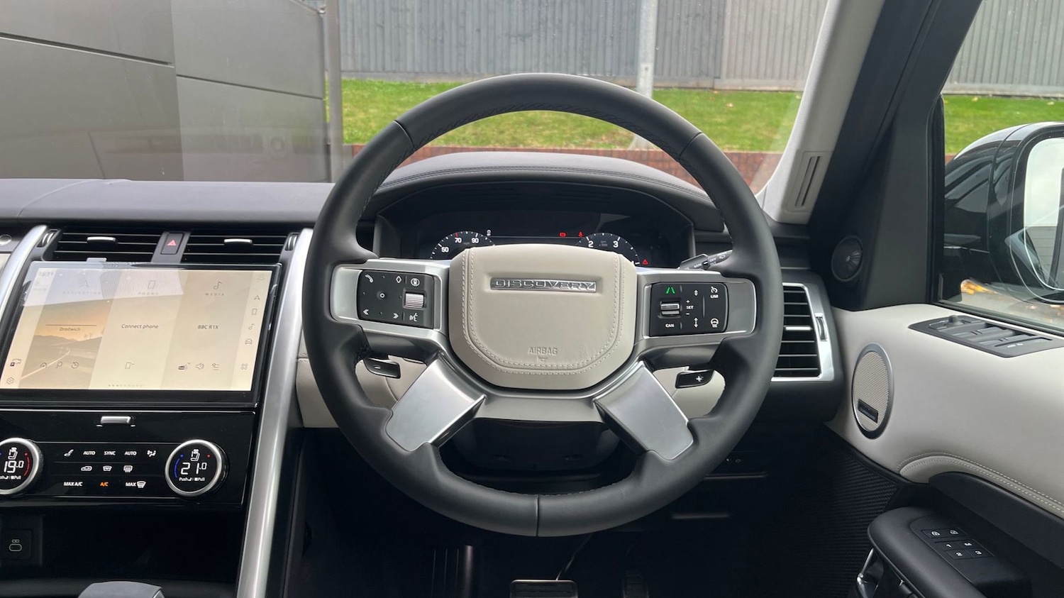 Used Land Rover Discovery 2025 for sale - 77177480: Photo 15