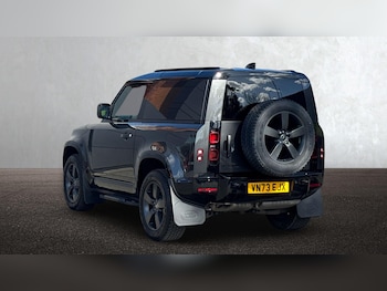 Used Land Rover Defender 90 2024 for sale - 77826129: Photo