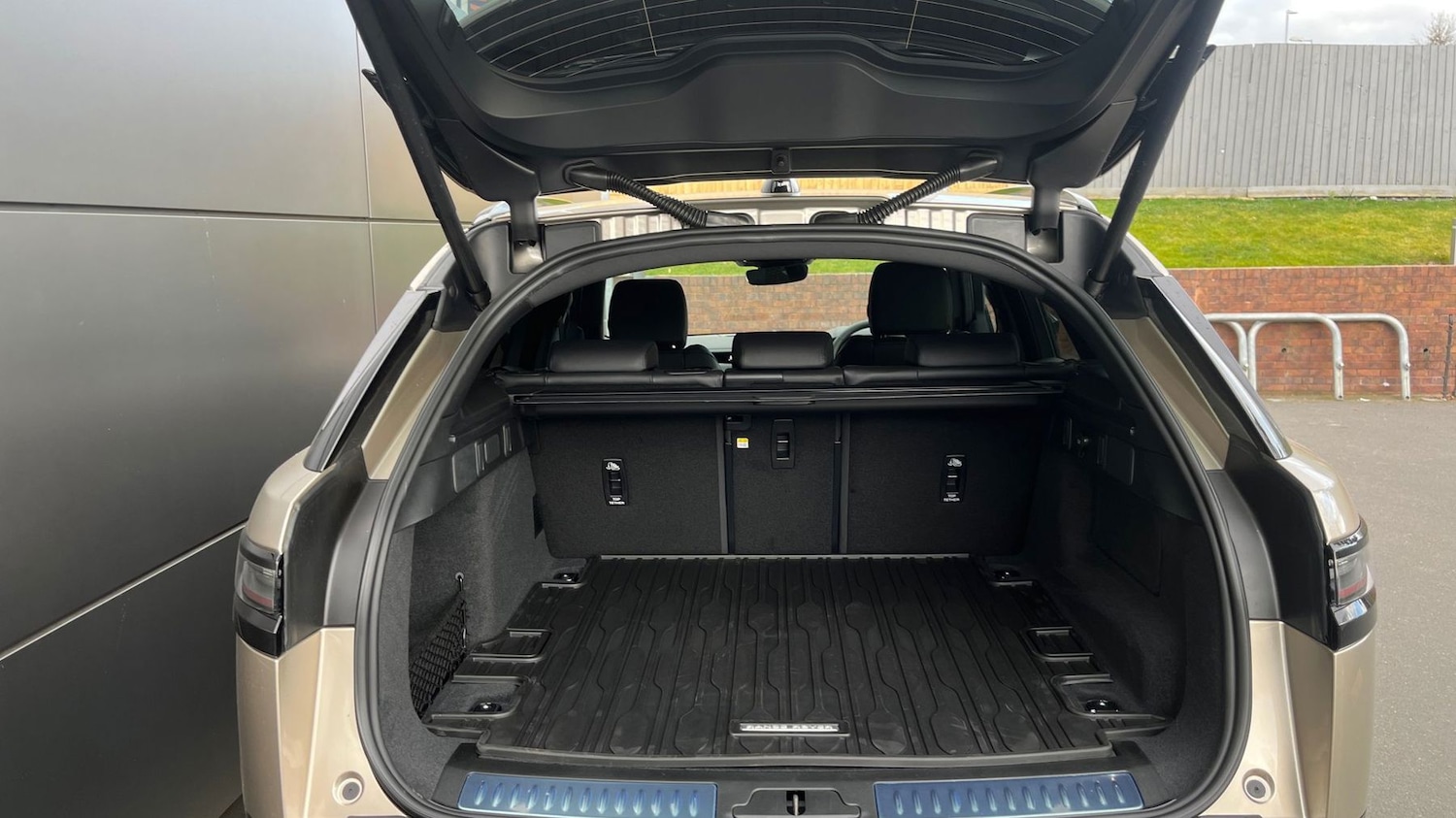 Used Land Rover Range Rover Velar 2025 for sale - 77177742: Photo 10