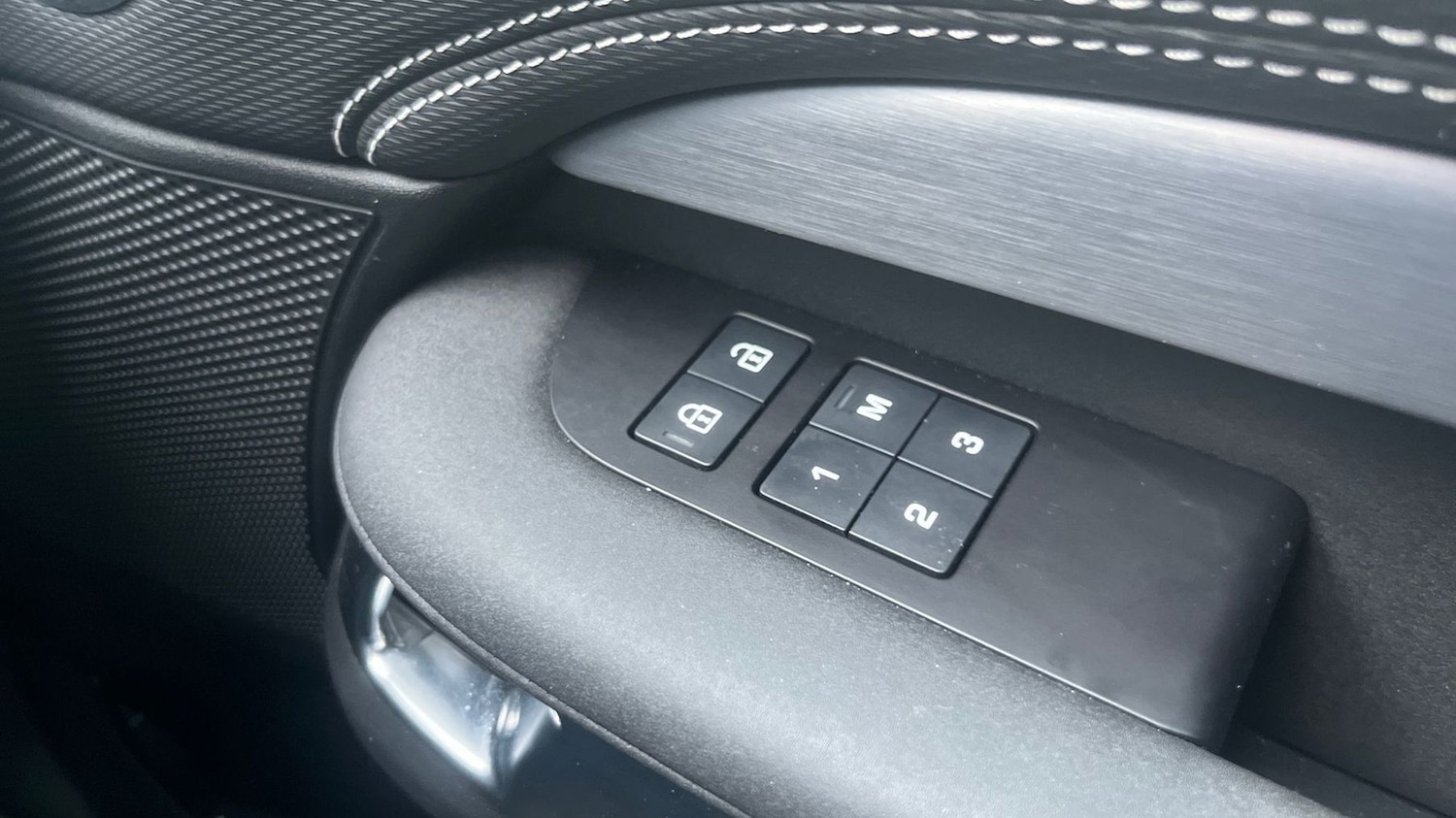 Used Land Rover Discovery 2023 for sale - 76716828: Photo 25