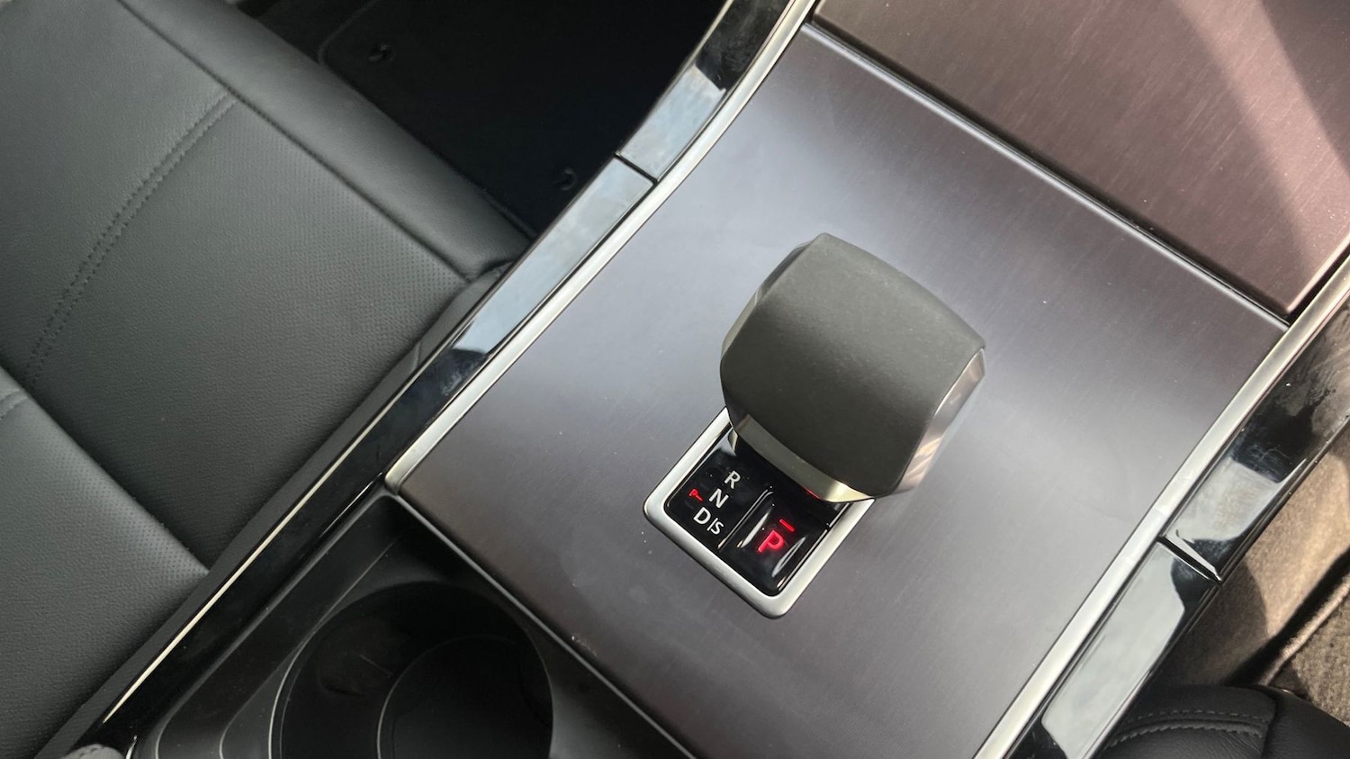 Used Land Rover Range Rover Velar 2025 for sale - 76111153: Photo 13