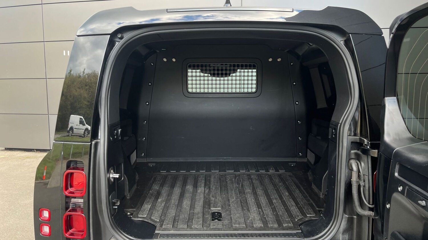 Used Land Rover Defender 2023 for sale - 76111515: Photo 10