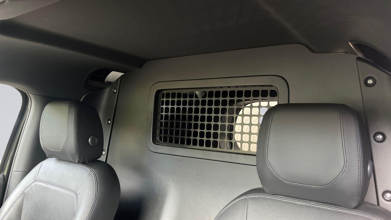 Used Land Rover Defender 2023 for sale - 76111515: Photo 4