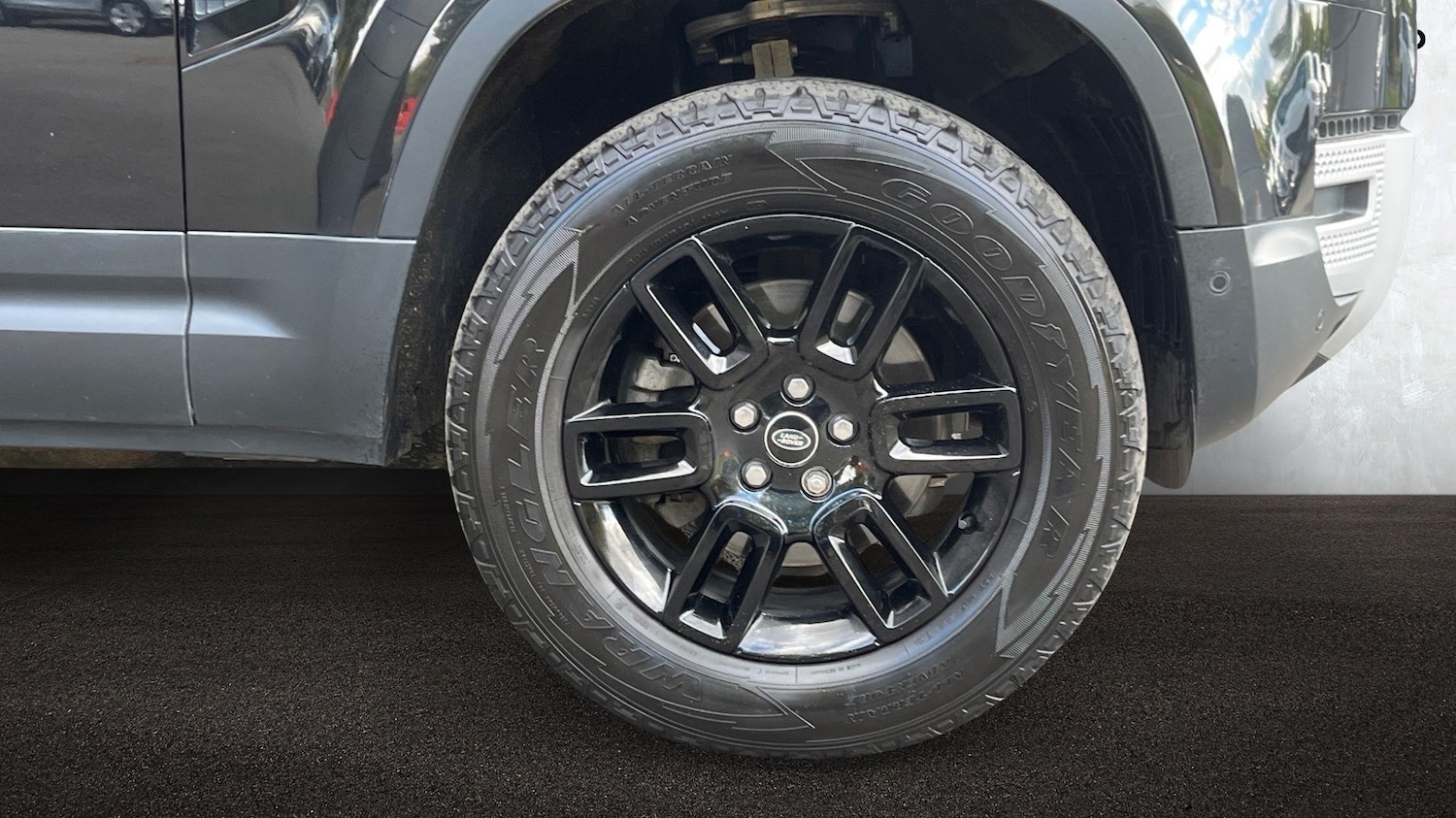 Used Land Rover Defender 2023 for sale - 76111515: Photo 8