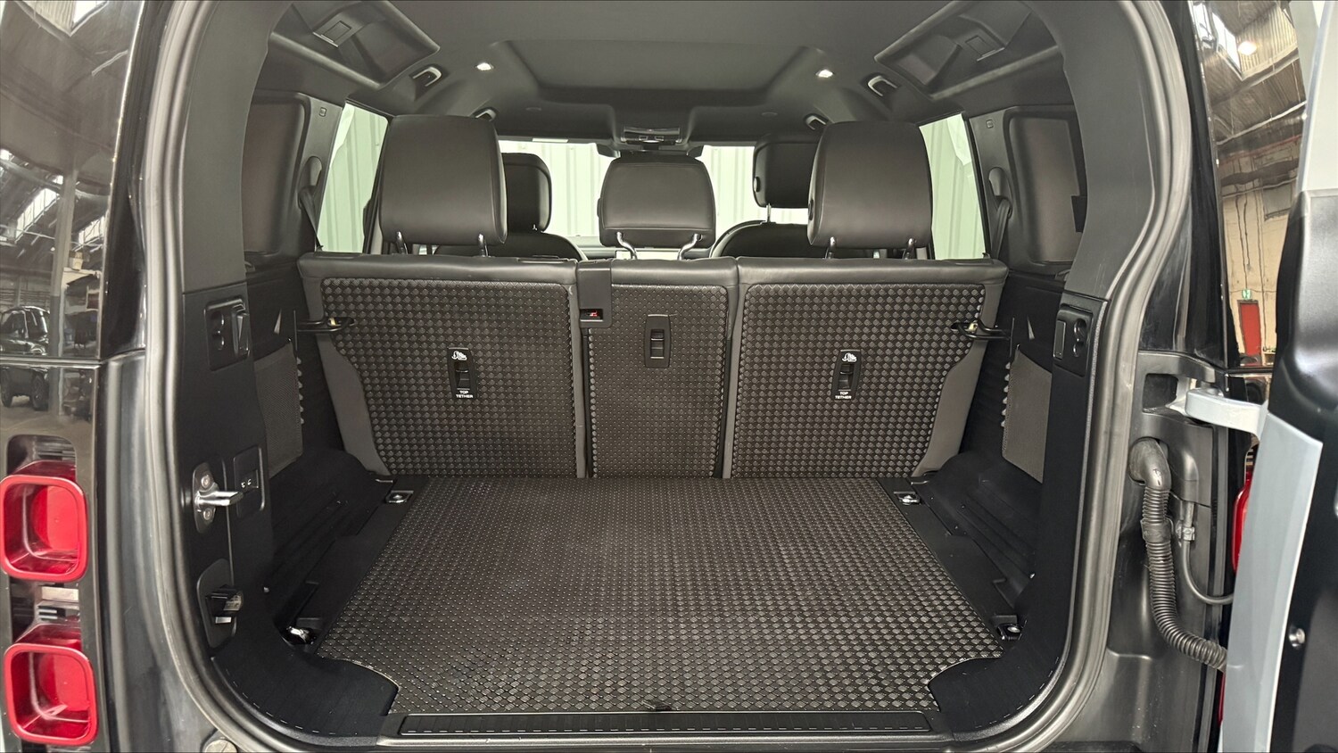 Used Land Rover Defender 2023 for sale - 77840901: Photo 10