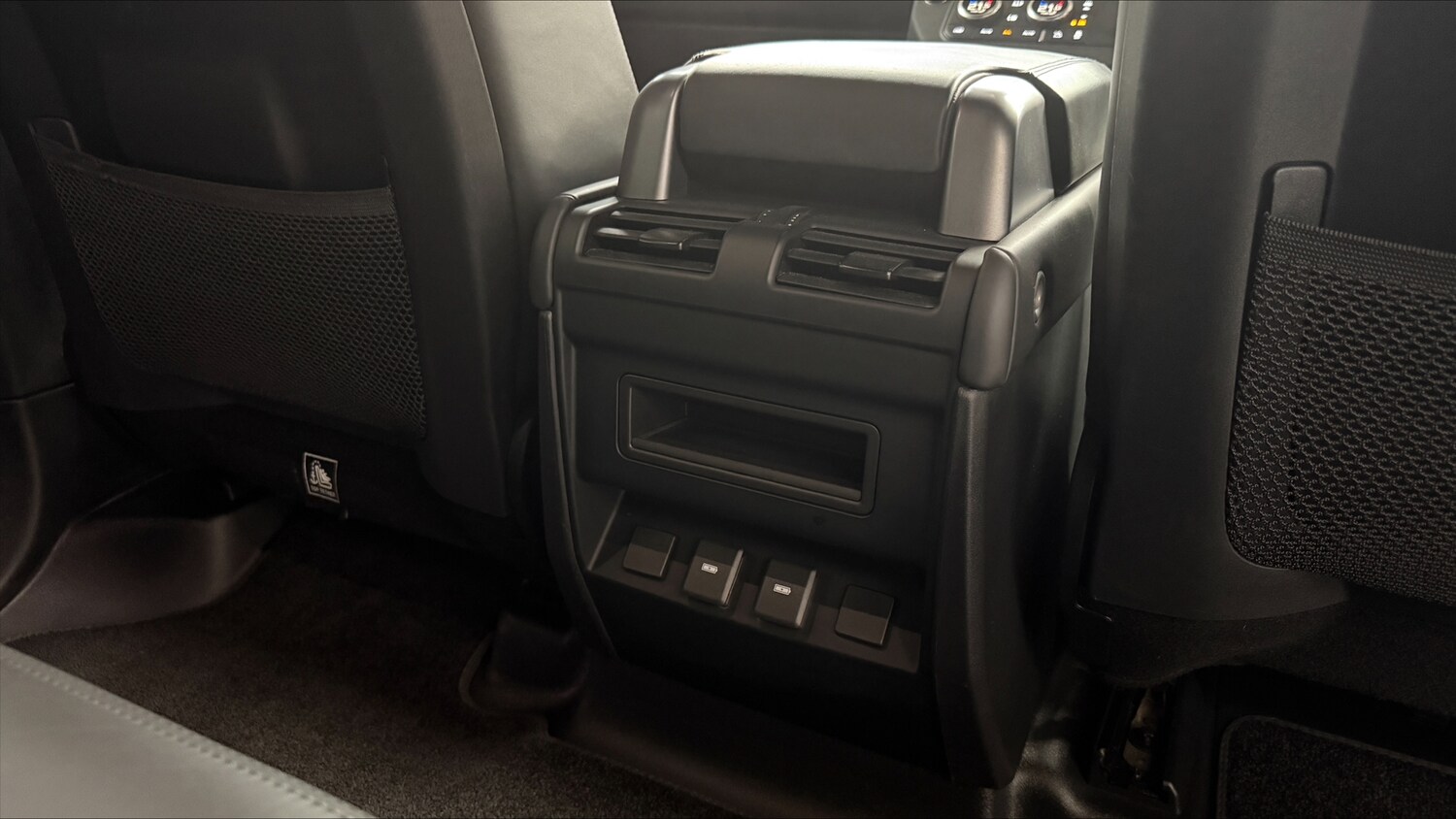 Used Land Rover Defender 2023 for sale - 77840901: Photo 18