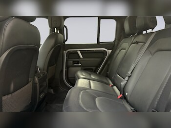 Used Land Rover Defender 2023 for sale - 77840901: Photo