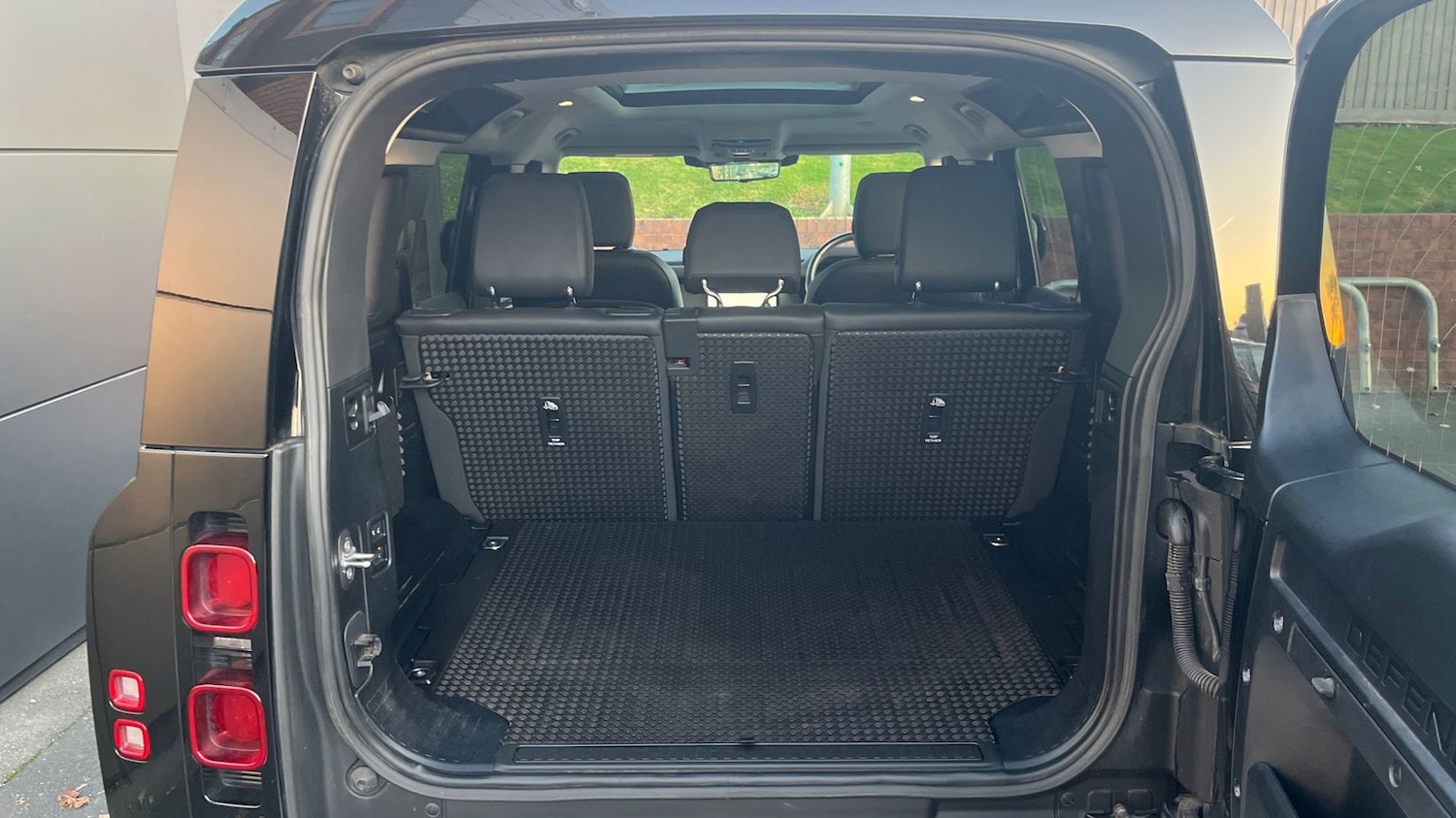 Used Land Rover Defender 2022 for sale - 76609246: Photo 10