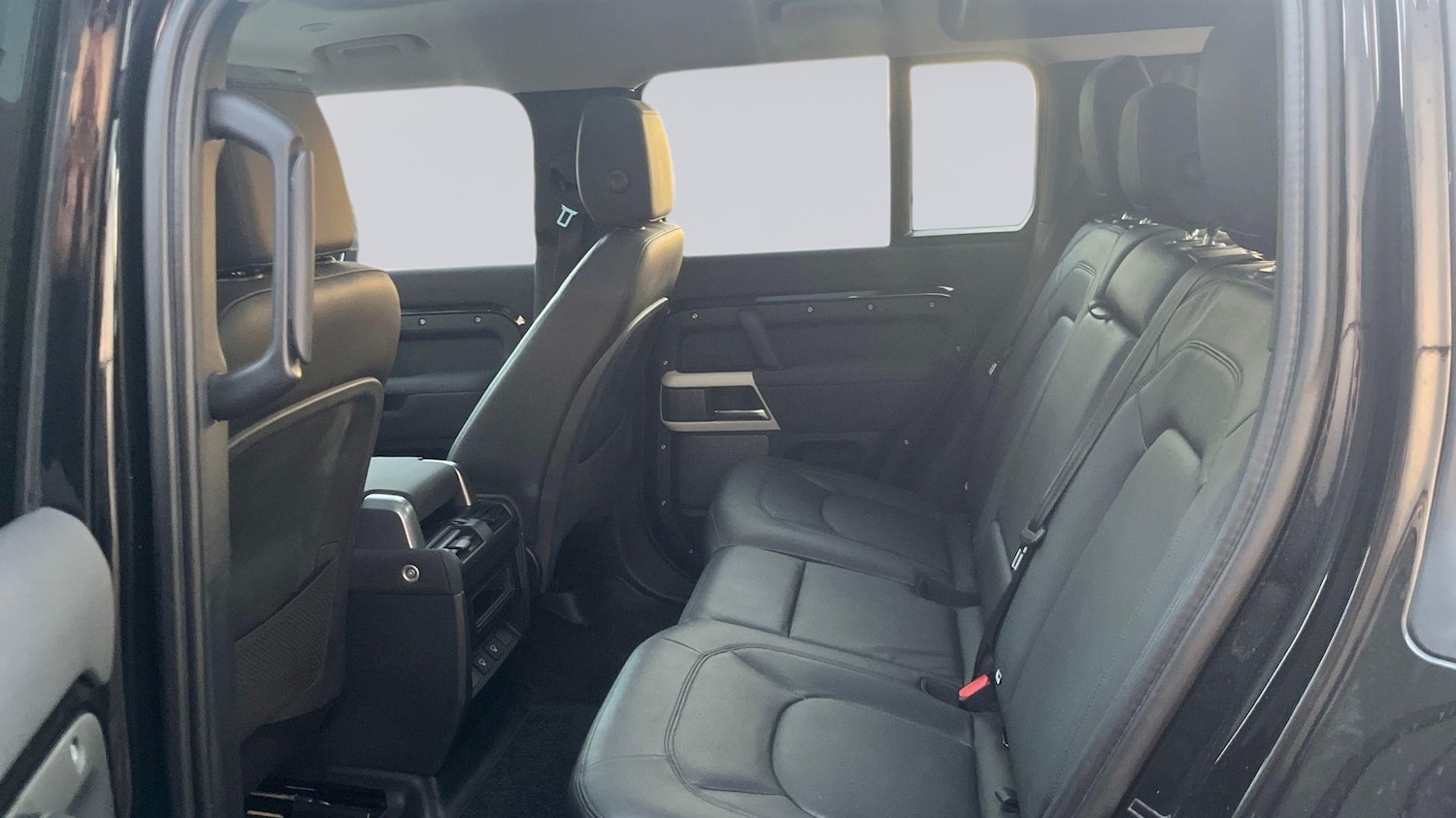 Used Land Rover Defender 2022 for sale - 76609246: Photo 4