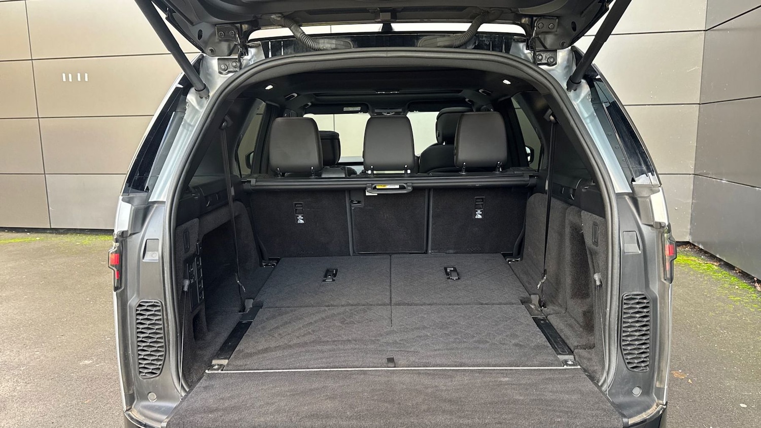 Used Land Rover Discovery 2023 for sale - 77013654: Photo 10