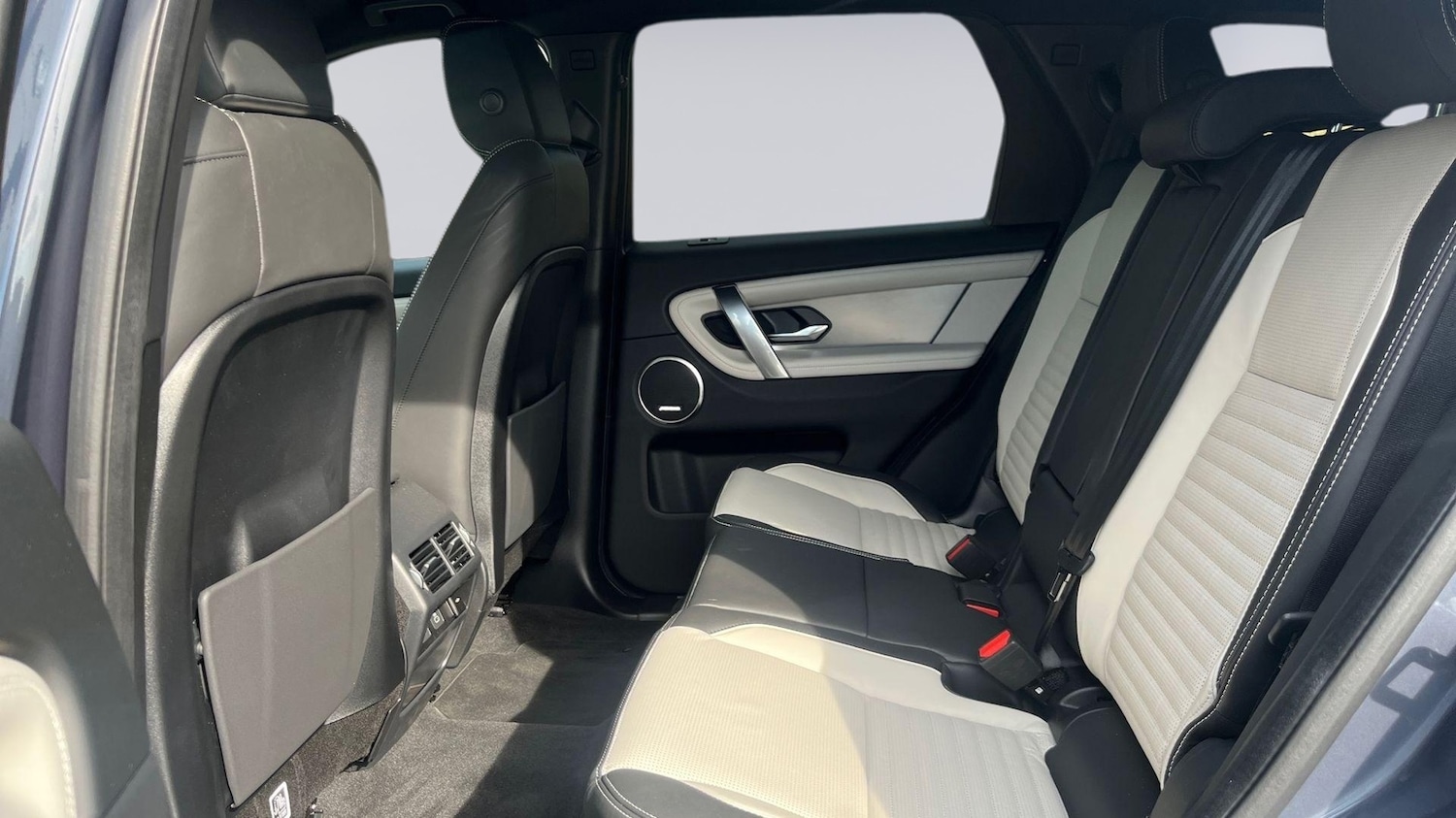 Used Land Rover Discovery Sport 2025 for sale - 76111026: Photo 4