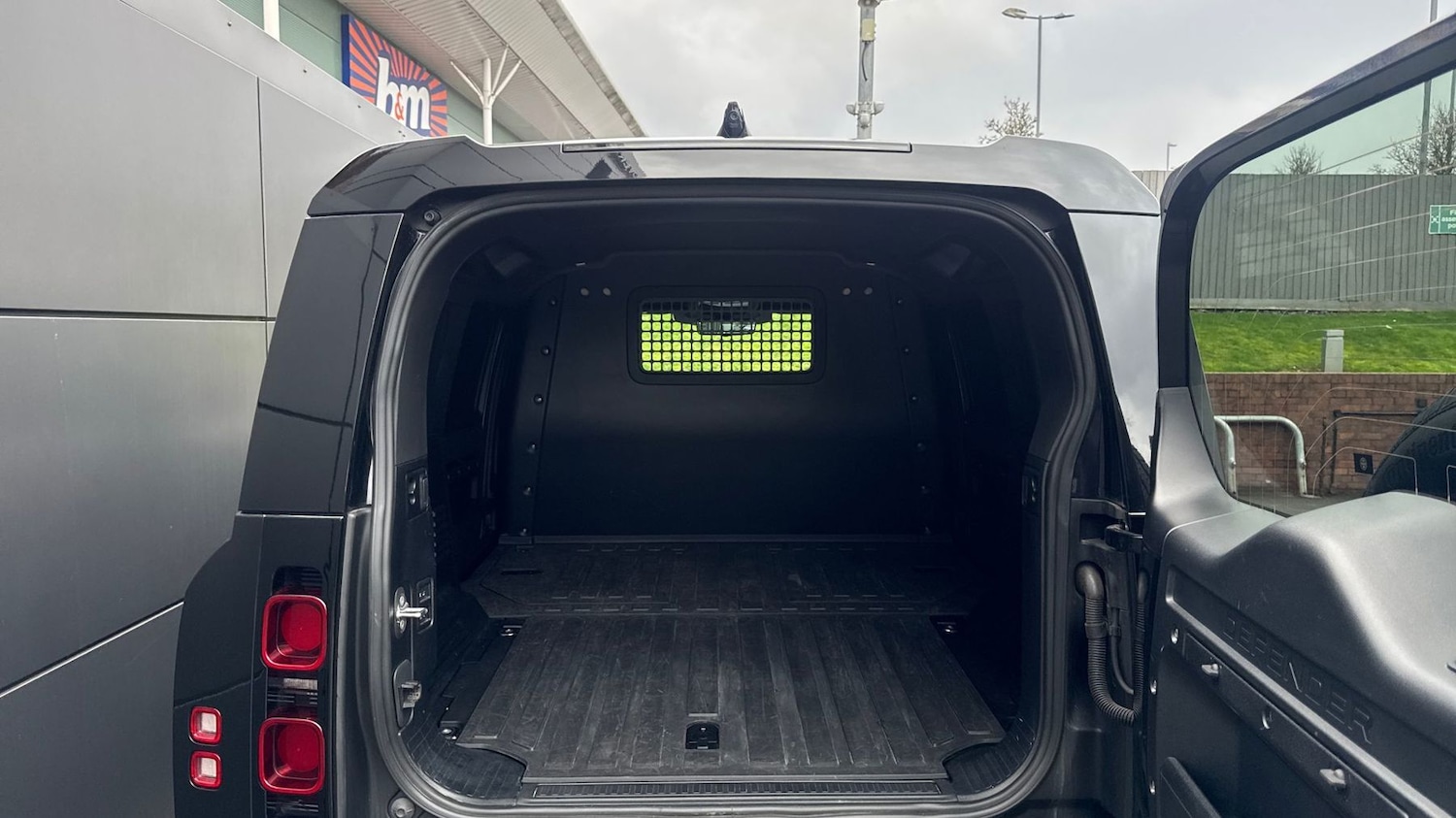 Used Land Rover Defender 110 2023 for sale - 77539390: Photo 10