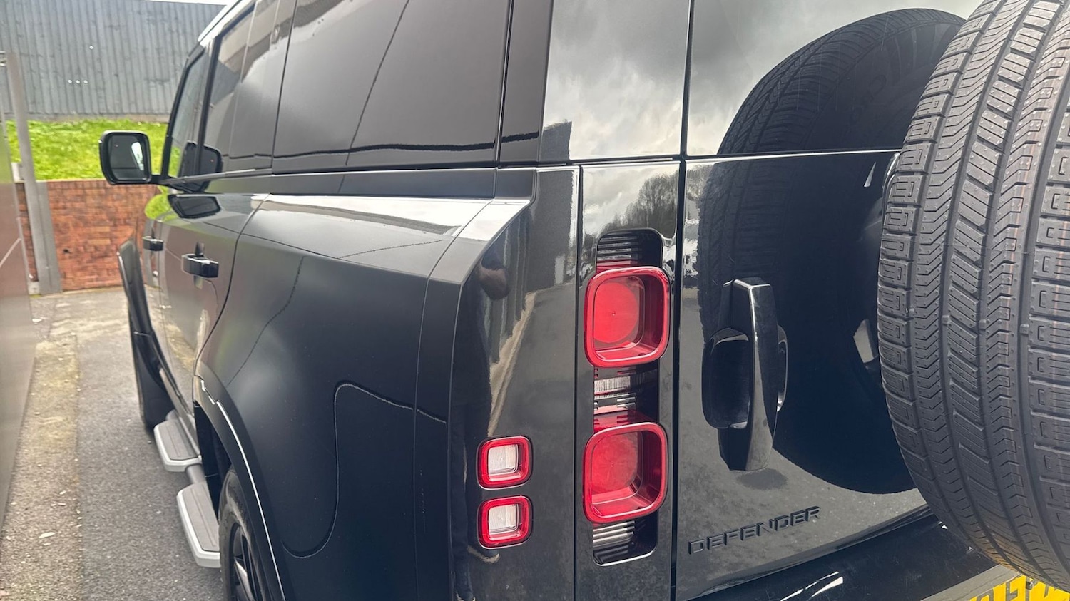 Used Land Rover Defender 110 2023 for sale - 77539390: Photo 19