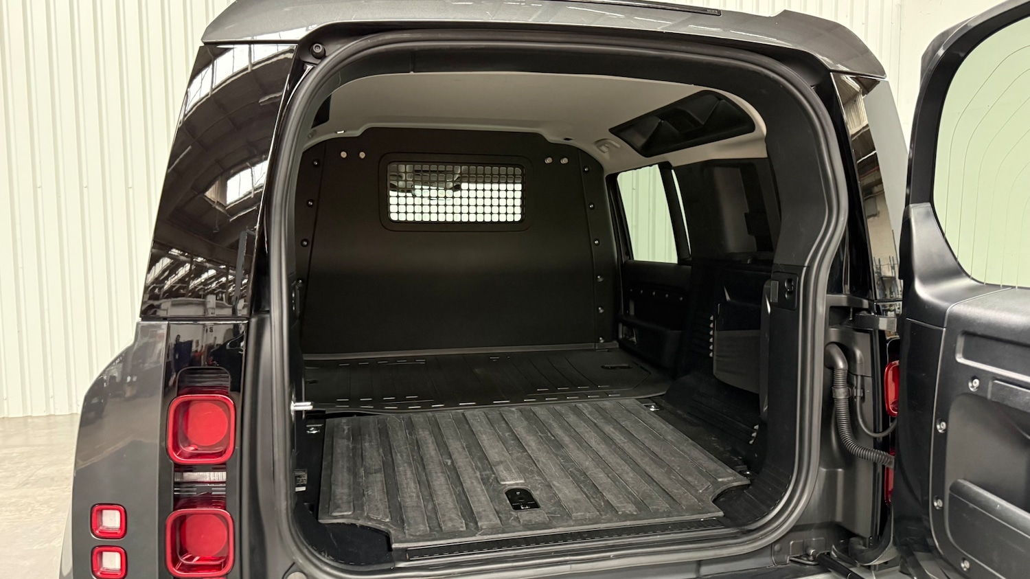 Used Land Rover Defender 2023 for sale - 76937331: Photo 10