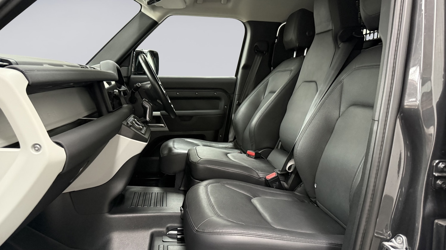 Used Land Rover Defender 2023 for sale - 76937331: Photo 3